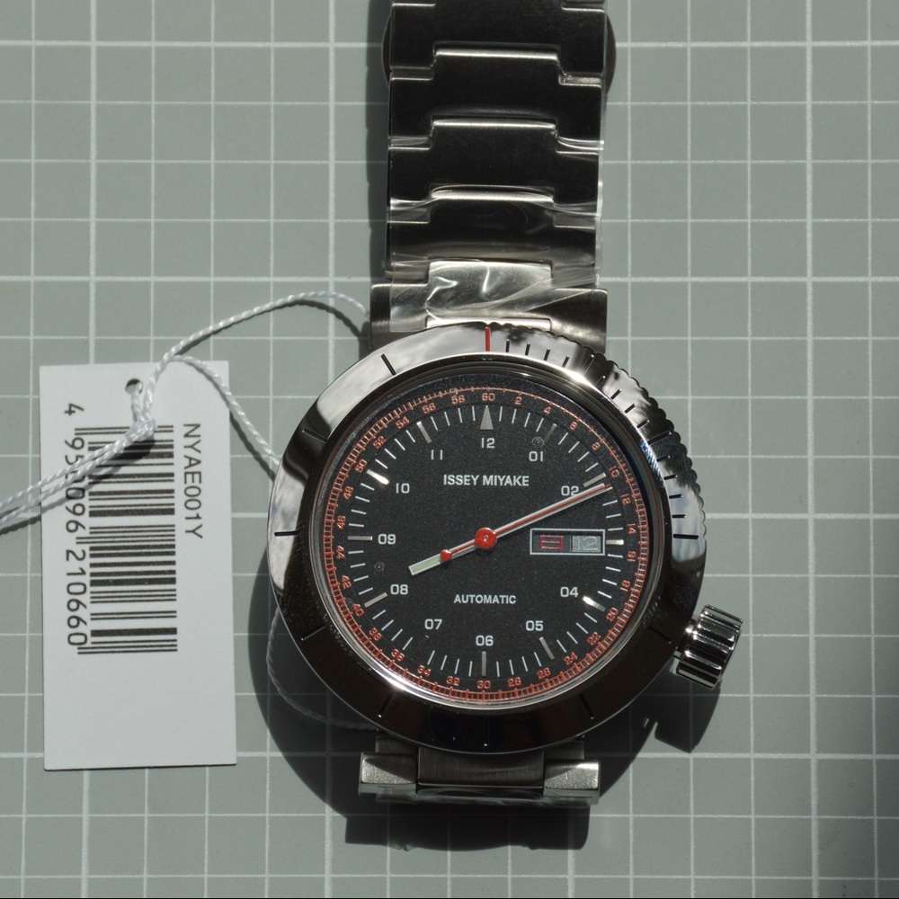 ISSEY MIYAKE Men's W Japanese-Automatic Watch with Stainless-Steel Strap